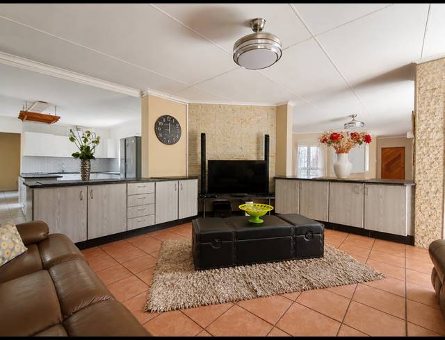 4 BEDROOM HOUSE FOR SALE IN THREE RIVERS EAST